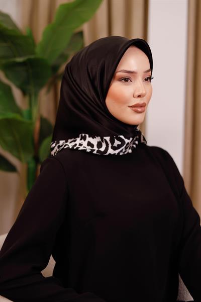 8694701/313 KOD RENKLİ AKER SAF İPEK EŞARP SİYAH