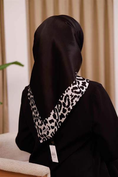 8694701/313 KOD RENKLİ AKER SAF İPEK EŞARP SİYAH