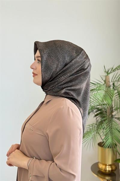 8957701/311 KOD LOGO DESENLİ AKER SAF İPEK EŞARP