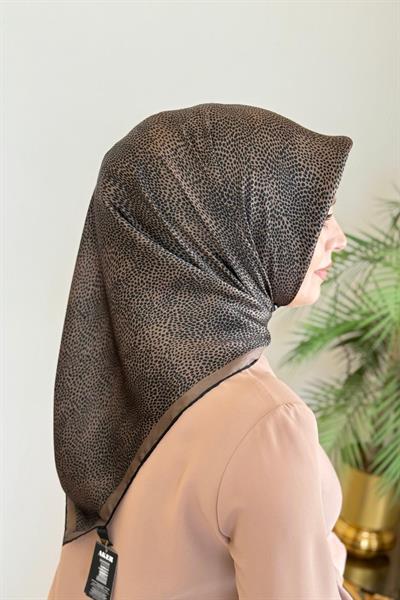 8957701/311 KOD LOGO DESENLİ AKER SAF İPEK EŞARP