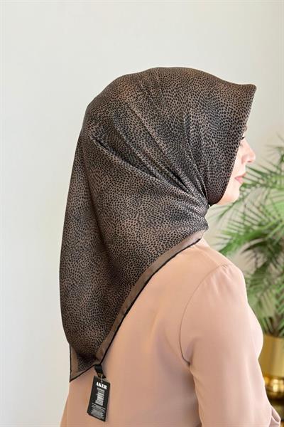 8957701/311 KOD LOGO DESENLİ AKER SAF İPEK EŞARP