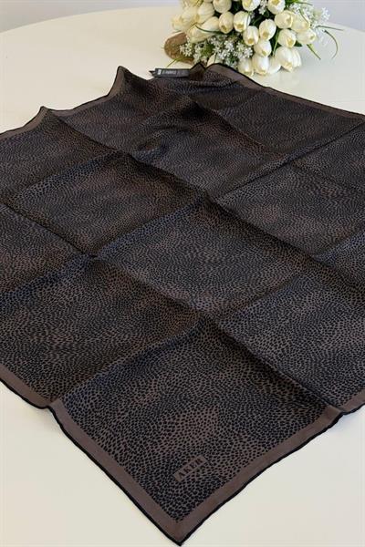 8957701/311 KOD LOGO DESENLİ AKER SAF İPEK EŞARP