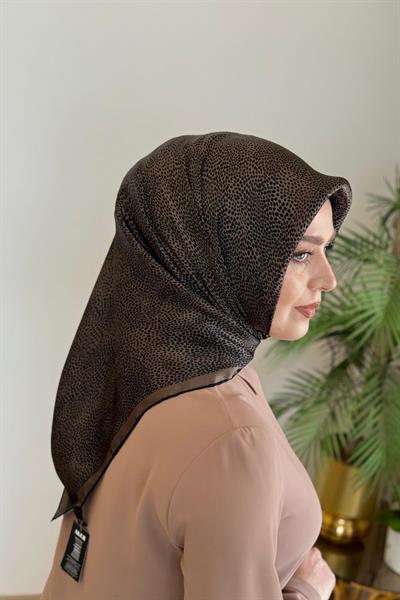 8957701/311 KOD LOGO DESENLİ AKER SAF İPEK EŞARP