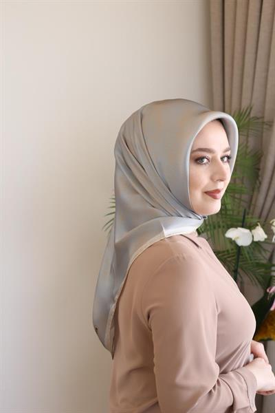 8957701/361 KOD LOGO DESENLİ AKER SAF İPEK EŞARP