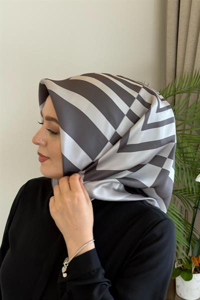 8962701/372 CODE GEOMETRİK DESENLİ AKER SAF İPEK EŞARP