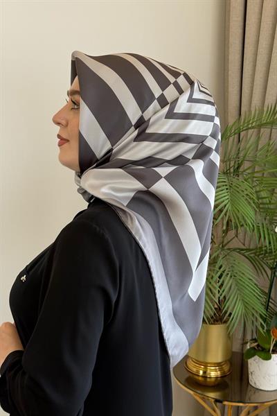 8962701/372 CODE GEOMETRİK DESENLİ AKER SAF İPEK EŞARP