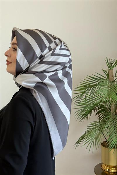 8962701/372 CODE GEOMETRİK DESENLİ AKER SAF İPEK EŞARP