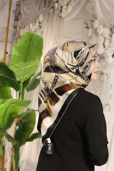 8979701/333 kod zi̇ncióṅr desenli̇ aker saf i̇pek eşarp