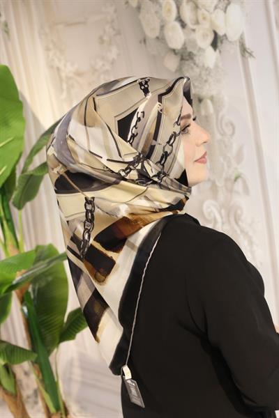 8979701/333 kod zi̇ncióṅr desenli̇ aker saf i̇pek eşarp