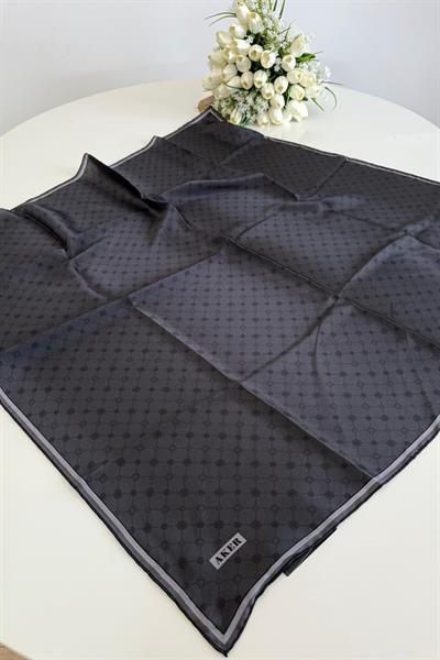 8981701/373 KOD LOGO DESENLİ AKER SAF İPEK EŞARP