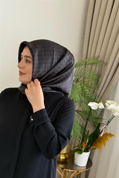 8981701/373 KOD LOGO DESENLİ AKER SAF İPEK EŞARP