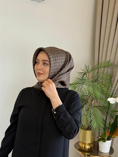 8981713/974 LOGO CODE DESENLİ AKER TWİLL İPEK EŞARP