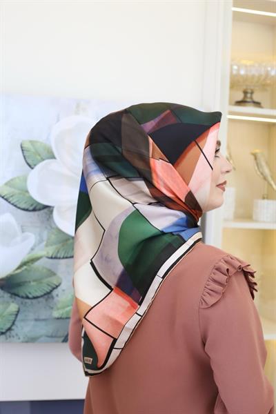 8990701/361 KOD GEOMETRİK DESENLİ AKER SAF İPEK EŞARP