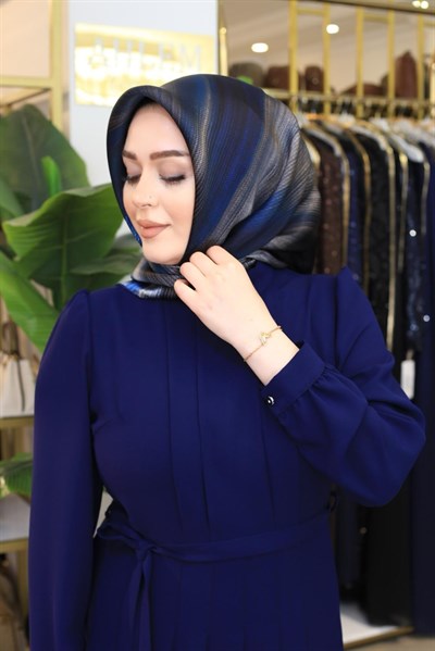 9017/05  KOD RENKLİ ARMİNE SAF İPEK EŞARP