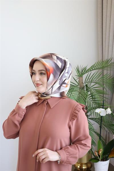 9044230/331 KOD GEOMETRİK DESENLİ PİERRE CARDİN SAF İPEK EŞARP