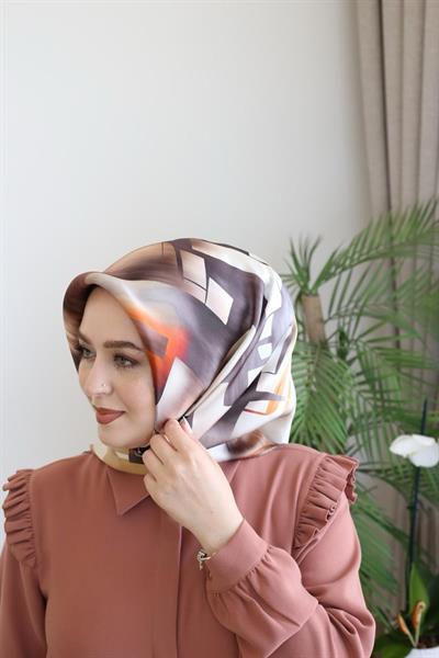 9044230/331 KOD GEOMETRİK DESENLİ PİERRE CARDİN SAF İPEK EŞARP