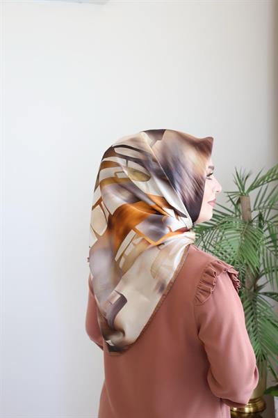 9044230/331 KOD GEOMETRİK DESENLİ PİERRE CARDİN SAF İPEK EŞARP