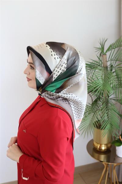 9047230/311 KOD GEOMETRİK DESENLİ PİERRE CARDİN SAF İPEK EŞARP