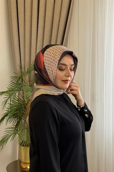 9047230/312 KOD GEOMETRİK DESENLİ PİERRE CARDİN SAF İPEK EŞARP HAKİ