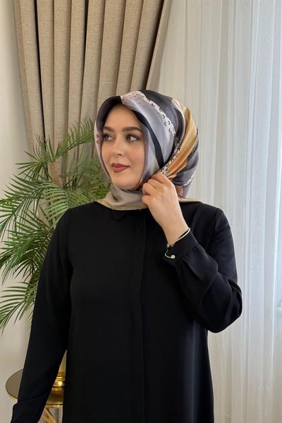 9047230/312 KOD GEOMETRİK DESENLİ PİERRE CARDİN SAF İPEK EŞARP HAKİ