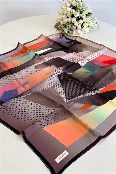 9047230/331 KOD GEOMETRİK DESENLİ PİERRE CARDİN SAF İPEK EŞARP