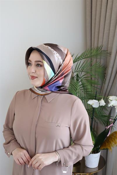 9047230/331 KOD GEOMETRİK DESENLİ PİERRE CARDİN SAF İPEK EŞARP