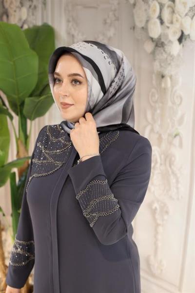 9047230/371 KOD GEOMETRİK DESENLİ PİERRE CARDİN SAF İPEK EŞARP SİYAH