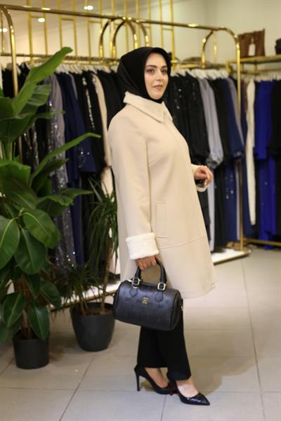 9127 CODE COLLAR FURRY COAT