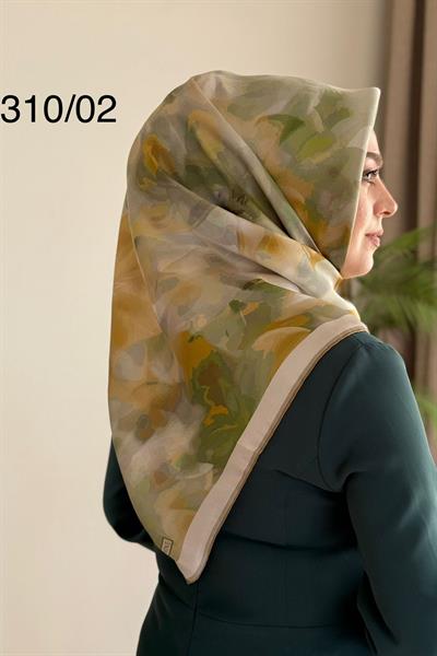 9310/02 CODE FLORAL PATTERNED ARMINE PURE SILK SCARF
