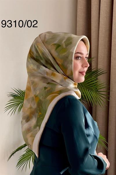 9310/02 CODE FLORAL PATTERNED ARMINE PURE SILK SCARF