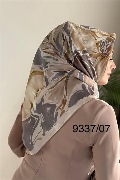 9337/07 CODE FLORAL PATTERNED ARMINE PURE SILK SCARF
