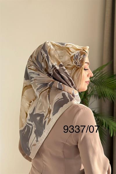 9337/07 CODE FLORAL PATTERNED ARMINE PURE SILK SCARF