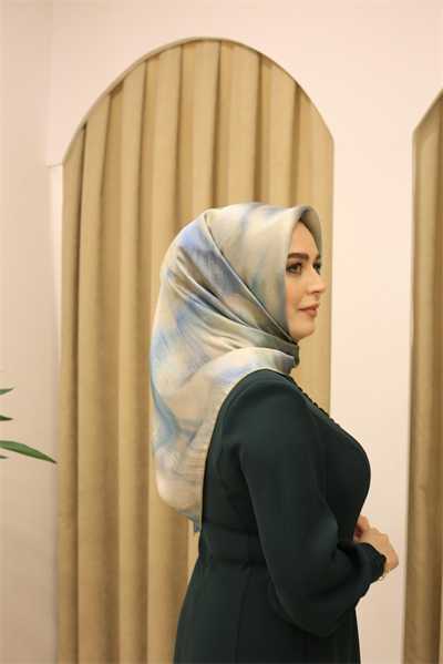 9513/82 KOD RENKLİ DESEN ARMİNE SAF İPEK EŞARP MAVİ