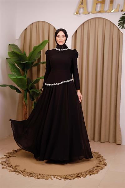 فستان سهرة بفتحة رقبة وخصر مرصع بالأحجار Armc564