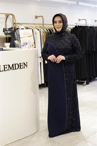3185 KOD KENDİNDEN PUL DETAYLI ELBİSE