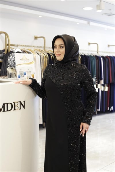 3185 KOD KENDİNDEN PUL DETAYLI ELBİSE