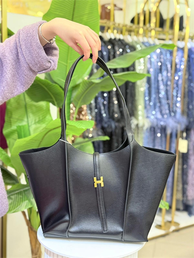 LEVİDOR ASKI KİLİT DETAY BÜYÜK EL ÇANTASI 930348 SİYAH