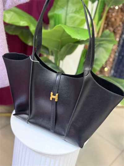 LEVİDOR ASKI KİLİT DETAY BÜYÜK EL ÇANTASI 930348 SİYAH