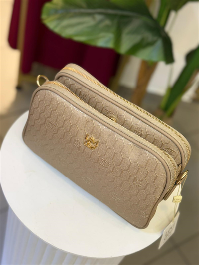 LEVİDOR ÇİFT FERMUARLI PETEK BASKILI OMUZ ÇANTASI 930044 GOLD