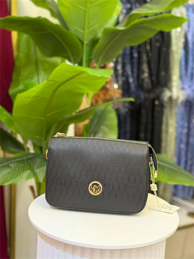 LEVİDOR PETEK KABARTMALI OMUZ ÇANTA 930230 SİYAH