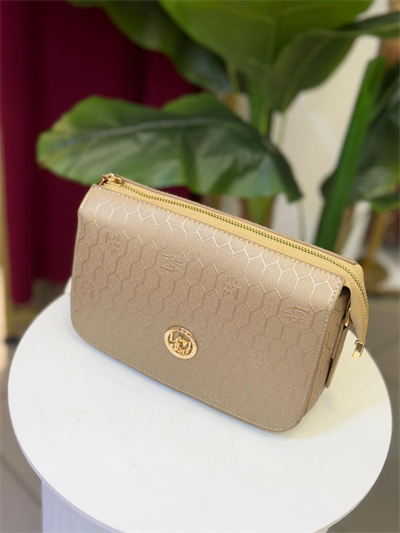 LEVİDOR PETEK KABARTMALI OMUZ ÇANTA 930230 GOLD