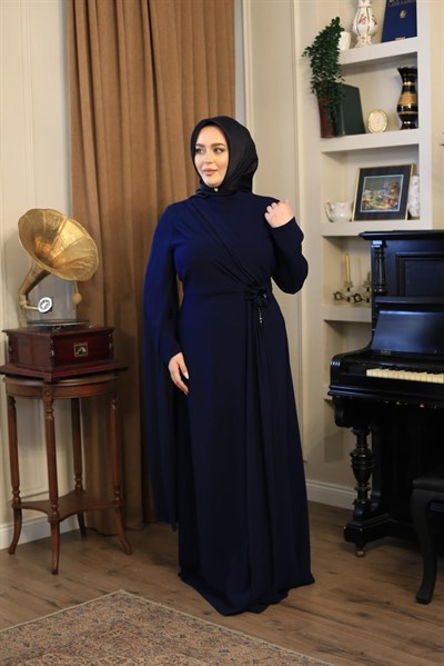 ZR2620 KOD ÇİÇEK DETAYLI KREP ELBİSE