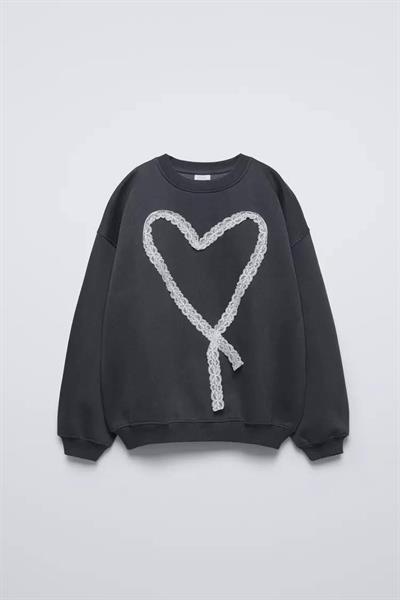 Dantelli Kalp İşlemeli Sweatshirt