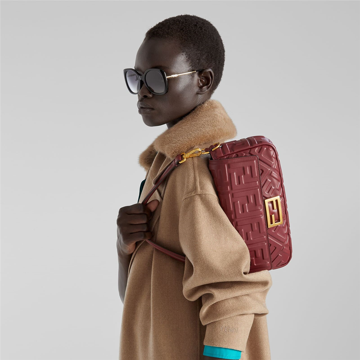 Fendi Fendigraphy FE 40201I 01W Kadın Güneş Gözlüğü
