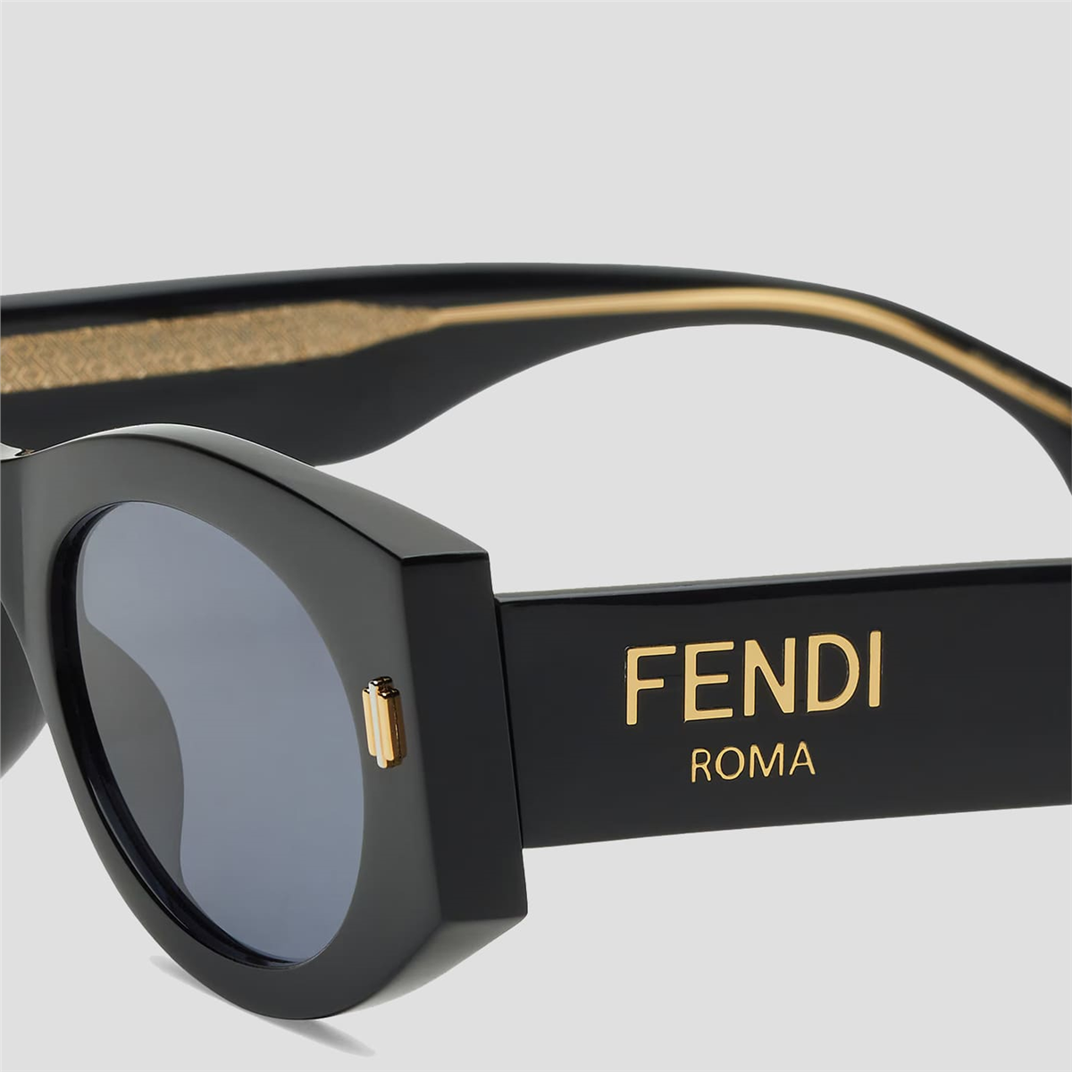 Fendi Roma FE 40125I 01V
