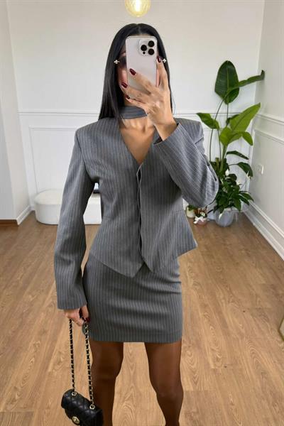 FULAR DETAYLI FİT BLAZER CEKET ETEK TAKIM - GRİ
