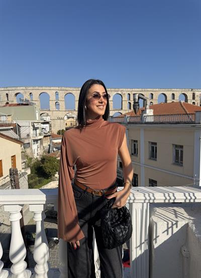 TEK OMUZ PELERİN BLUZ 
