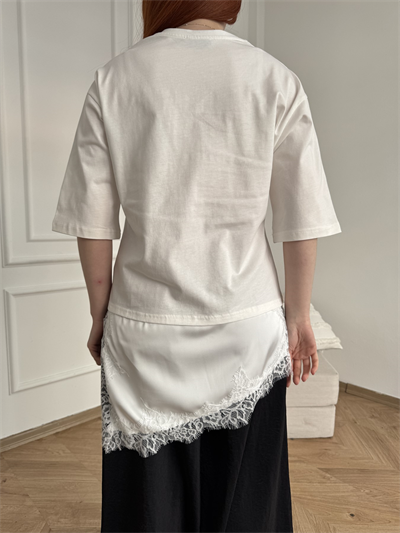 Asimetrik Dantel Detaylı Tshirt Ekru
