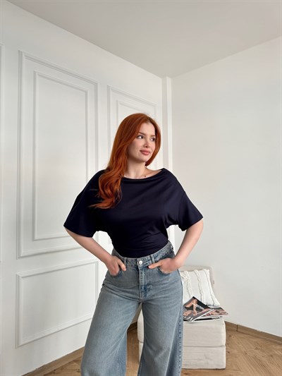 Belden Oturan Kayık Yaka T-shirt Koyu lacivert