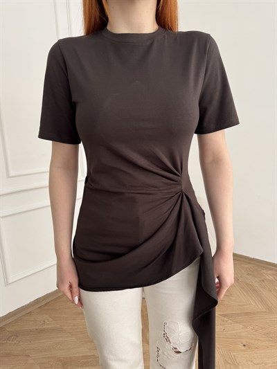 Beli Düğümlü Asimetrik T-shirt Kahve